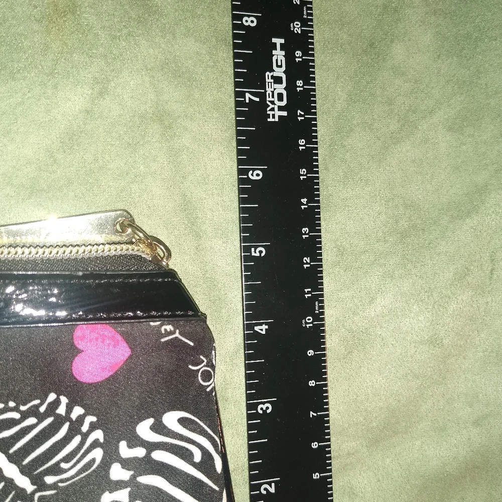 Betsey Johnson Wristlet Ribcage Heart Print EUC Black Patent Leather Trim
